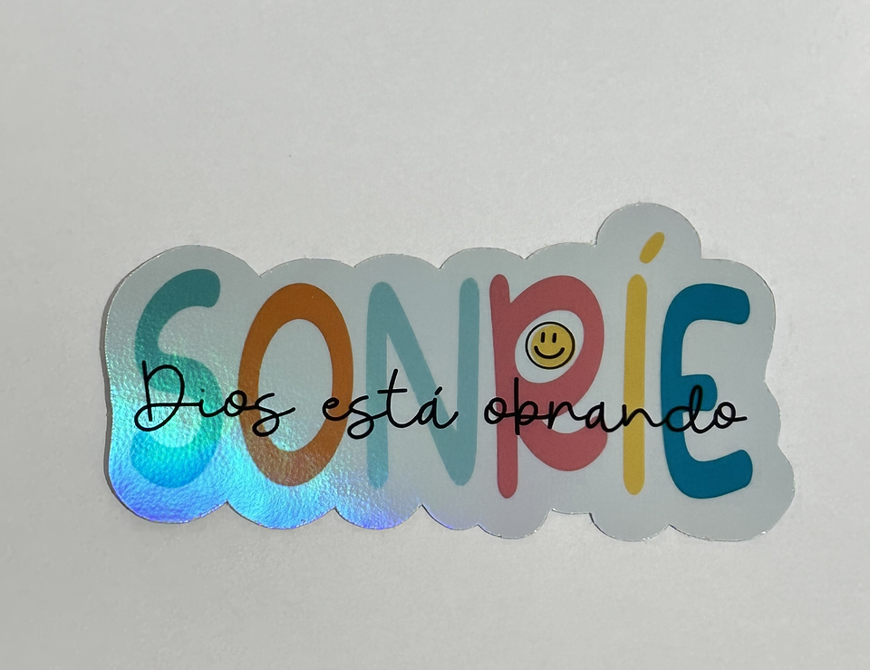 Sticker Sonríe Dios está obrando 1