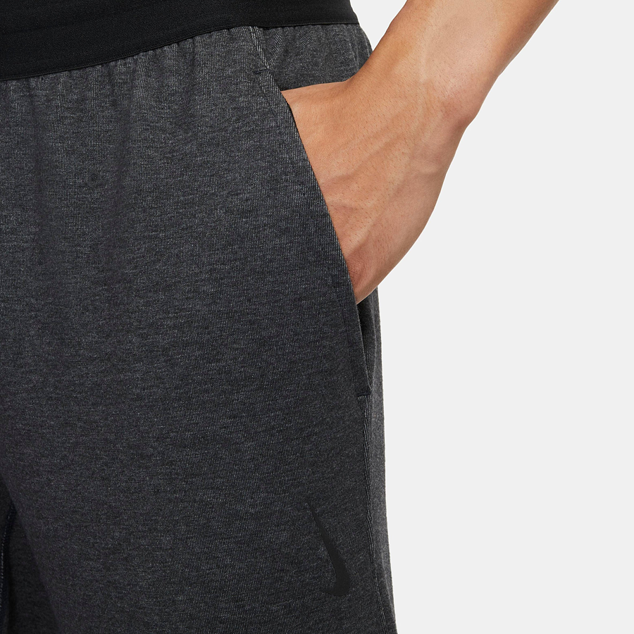 Pantalon de Buzo Nike hombre Yoga Dri-Fit FZ6113-010