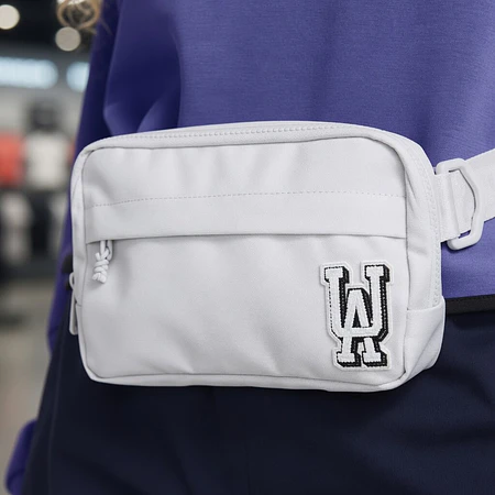 Banano Under Armour Essential Unisex – Canguro Deportivo Compacto y Funcional