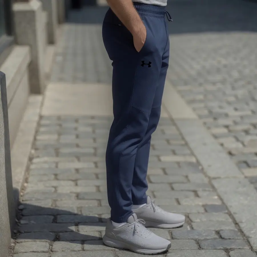 Pantalón Jogger Hombre Under Armour Sportstyle Woven 1388017-408 – Ligero, Funcional y Usable Todo el Día