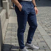 Pantalón Jogger Hombre Under Armour Sportstyle Woven 1388017-408 – Ligero, Funcional y Usable Todo el Día