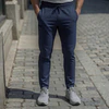 Pantalón Jogger Hombre Under Armour Sportstyle Woven 1388017-408 – Ligero, Funcional y Usable Todo el Día