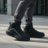 Botas Hombre Under Armour 695 HOVR Cuero Premium 3028376-001 – Comodidad Urbana y Máxima Durabilidad