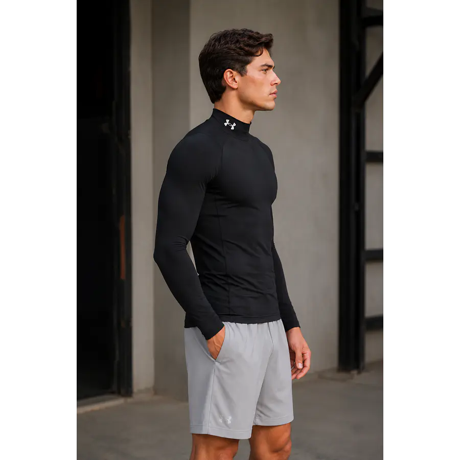 Primera Capa Under Armour HeatGear Armour Comp Mock LS Negra – Compresión Técnica para Training y Alto Rendimiento