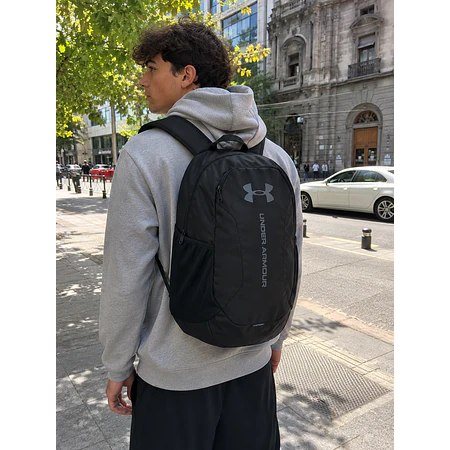 Mochila Under Armour Hustle Lite Negra – Backpack Liviana, Resistente al Agua y Perfecta para Uso Diario