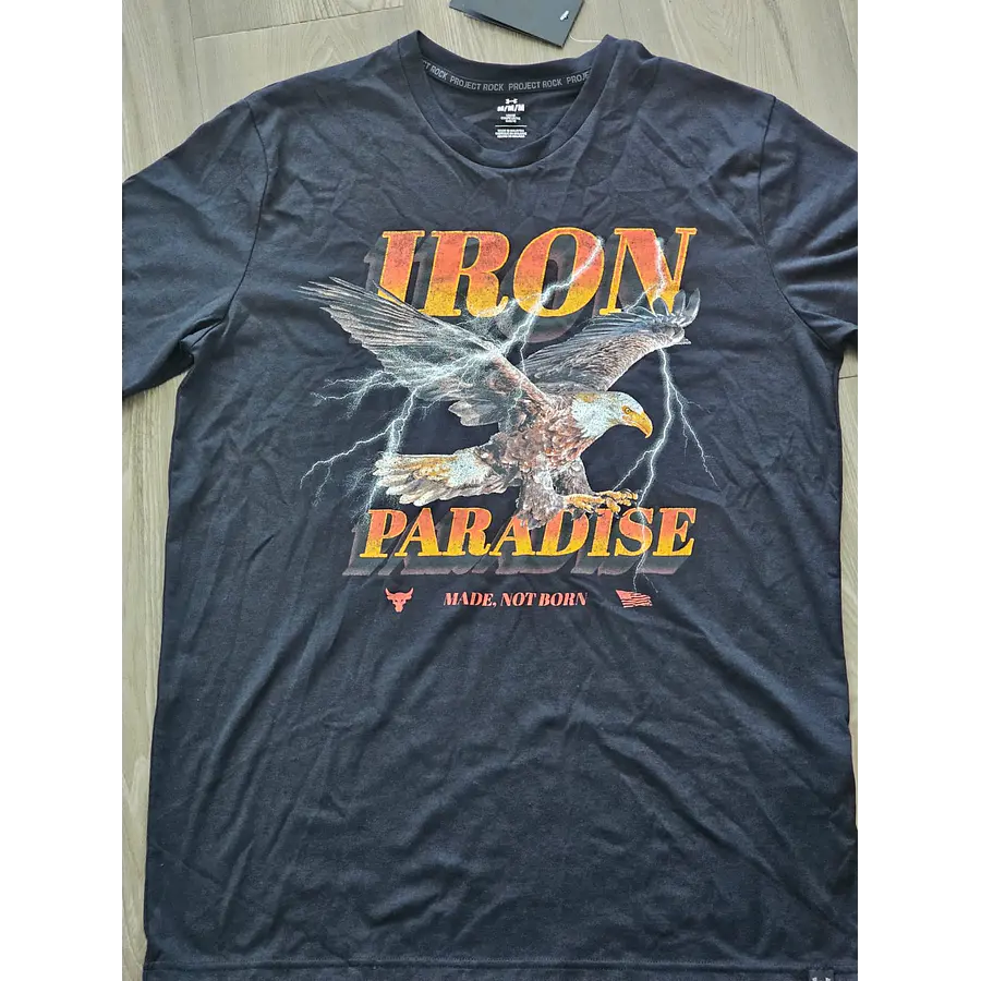 Polera Under Armour Project Rock Iron Paradise Hombre Negra 6011001-001 | Algodón Premium Training