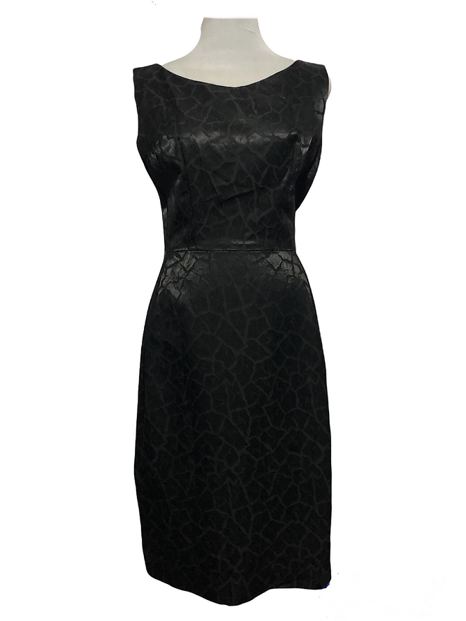 Vestido Negro Sin Mangas Ajustado 2