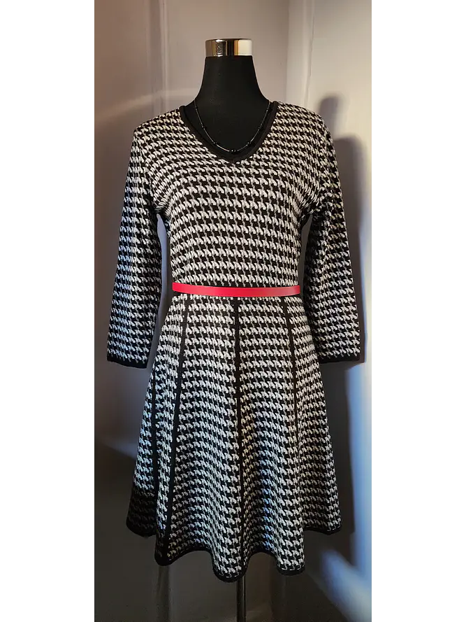 Vestido Negro-Blanco Pata de Gallo escote en V 2