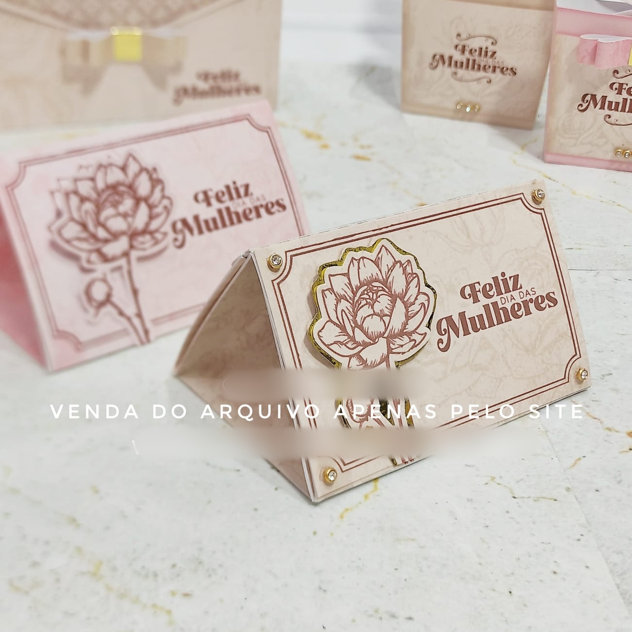 Arquivo Dia da Mulher Caixa Cartão Triangular  1