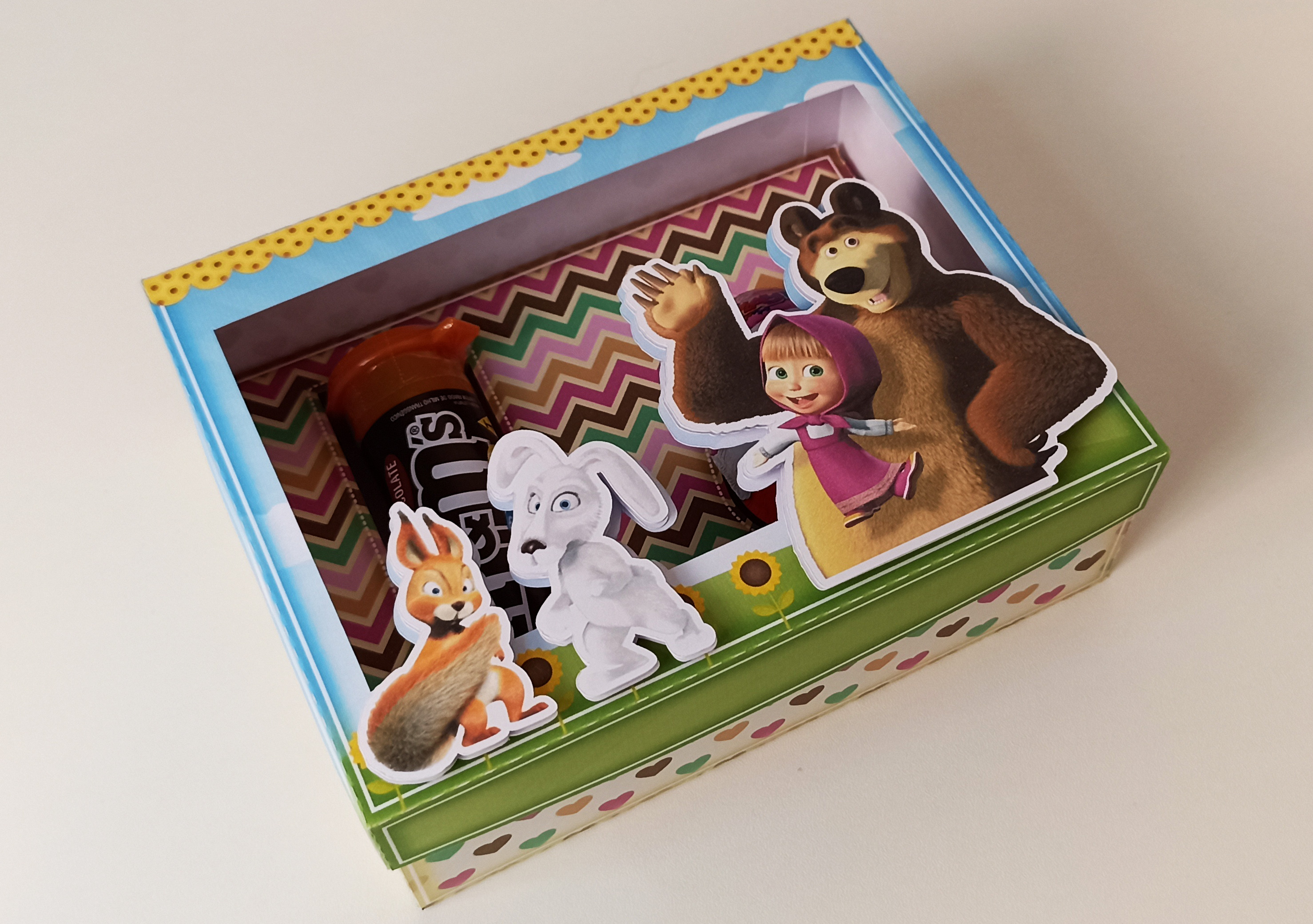 Arquivo Páscoa Caixa Masha e o Urso Kinder Ovo e M&Ms 1