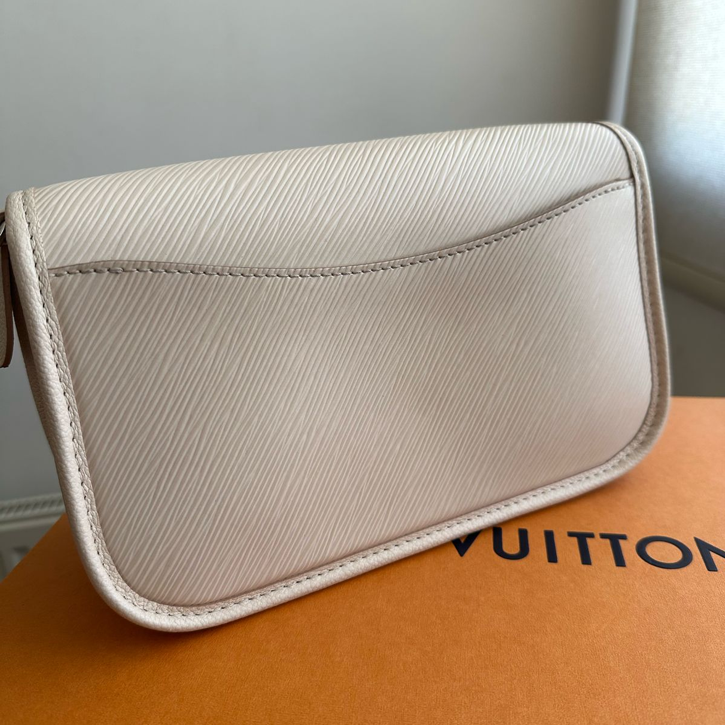 BUCI LOUIS VUITTON 10