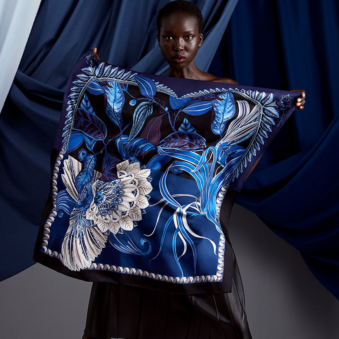 PAÑUELO SALVATORE FERRAGAMO 2