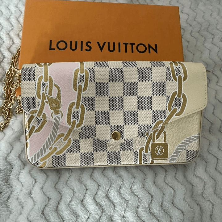 POCHETTE LOUIS VUITTON  2