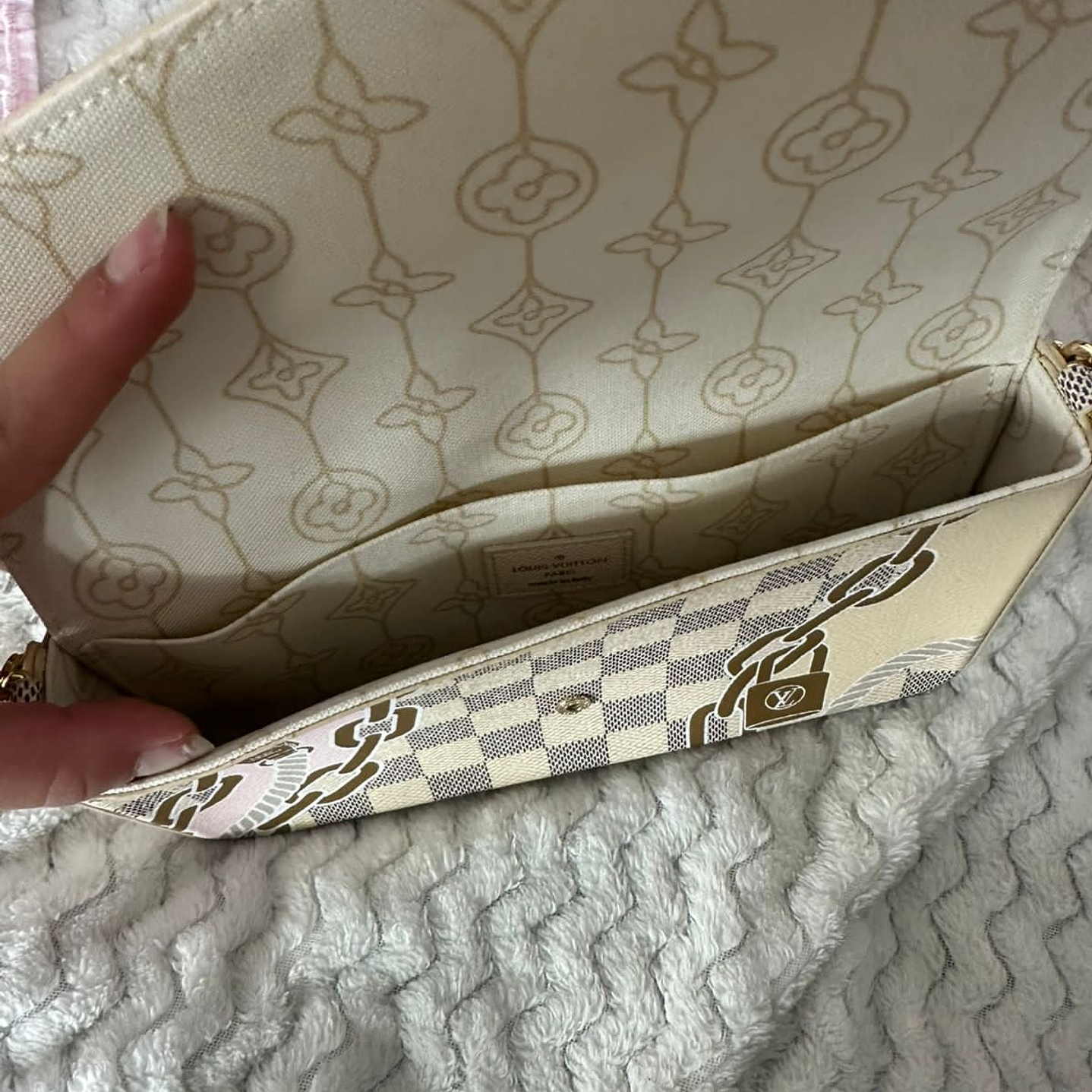 POCHETTE LOUIS VUITTON  6