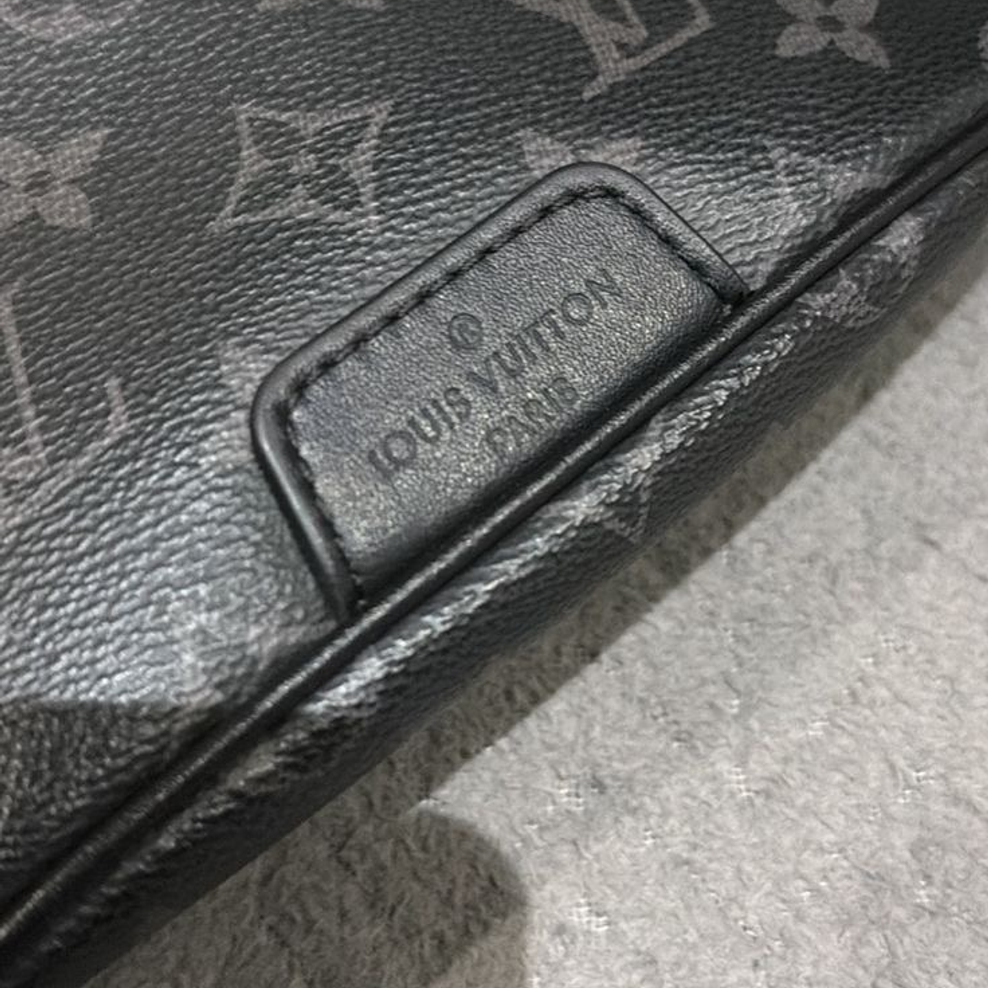 BUMBAG LOUIS VUITTON  8