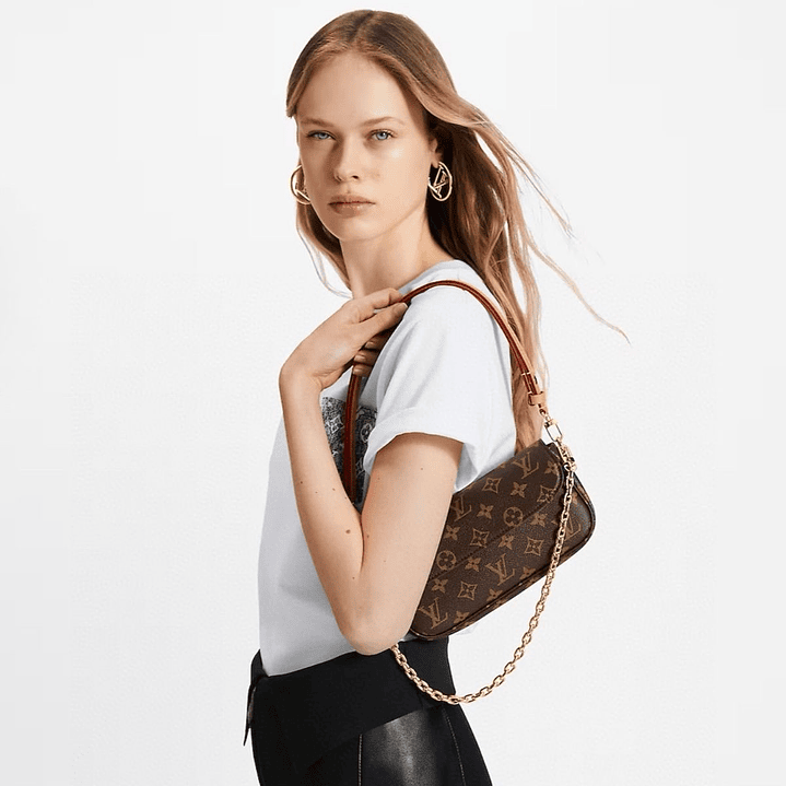 IVY LOUSI VUITTON  1