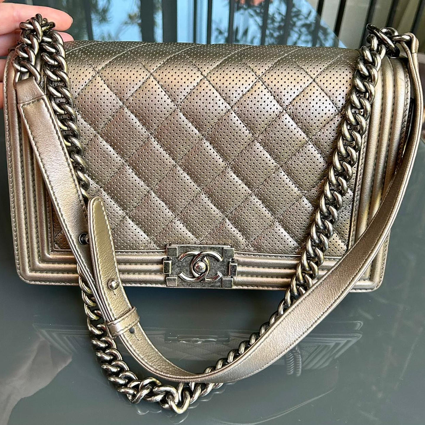 CHANEL BOY DORADA 3