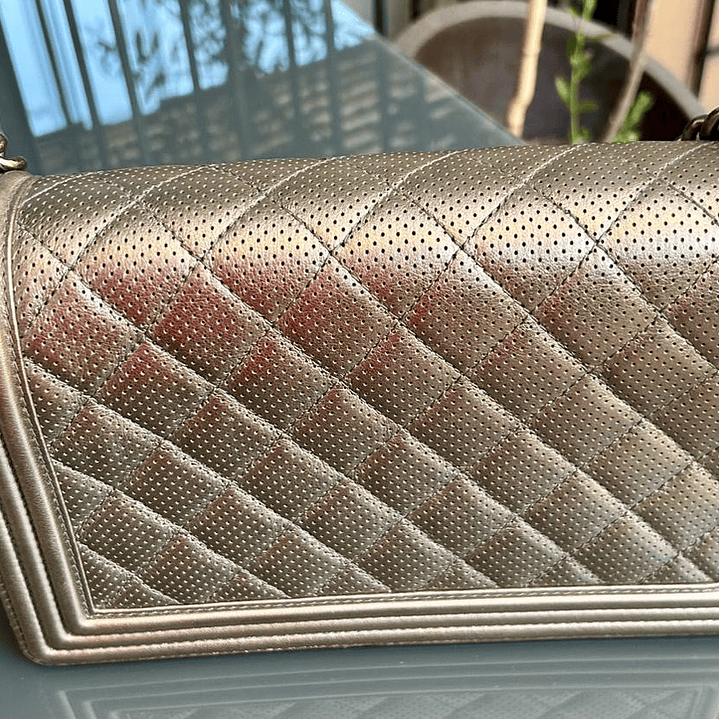 CHANEL BOY DORADA 10