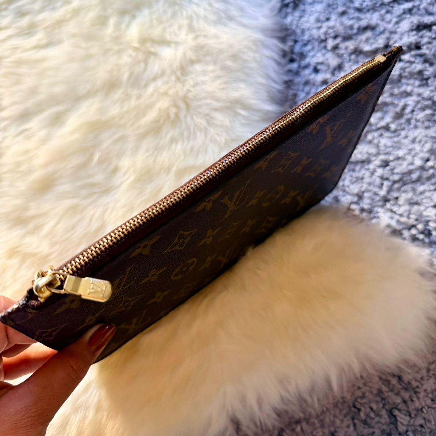 CLUTCH LOUIS VUITTON  2