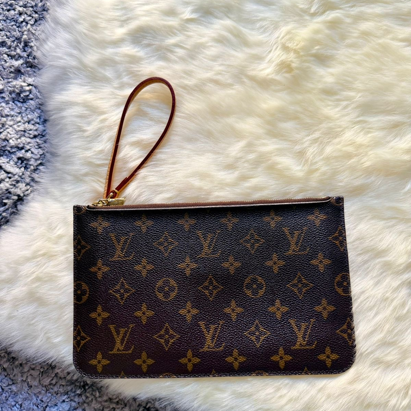 CLUTCH LOUIS VUITTON  1