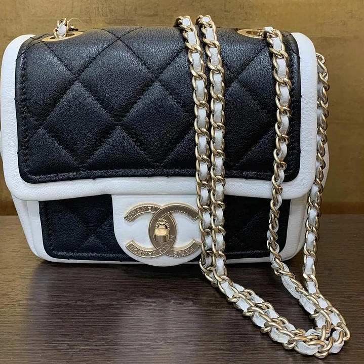 CHANEL MINI  6