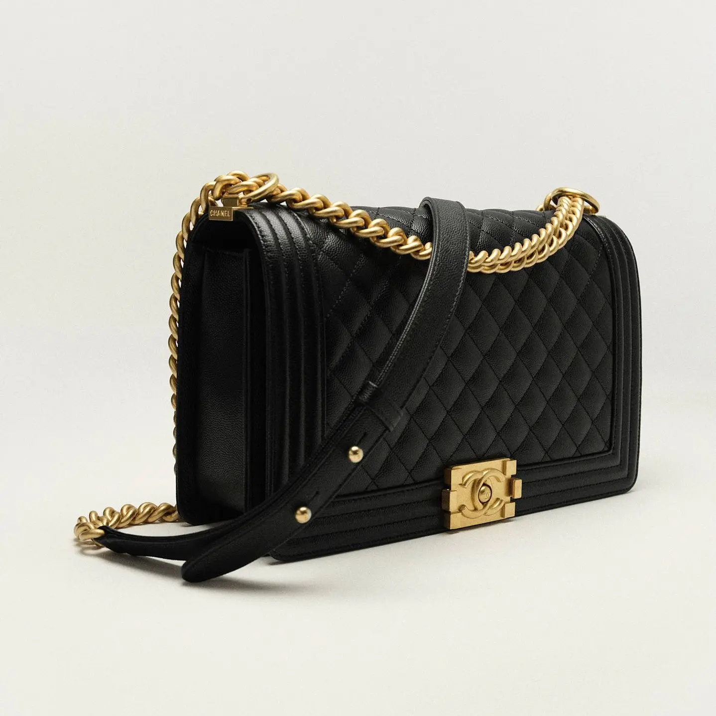 CHANEL BOY MEDIUM 5