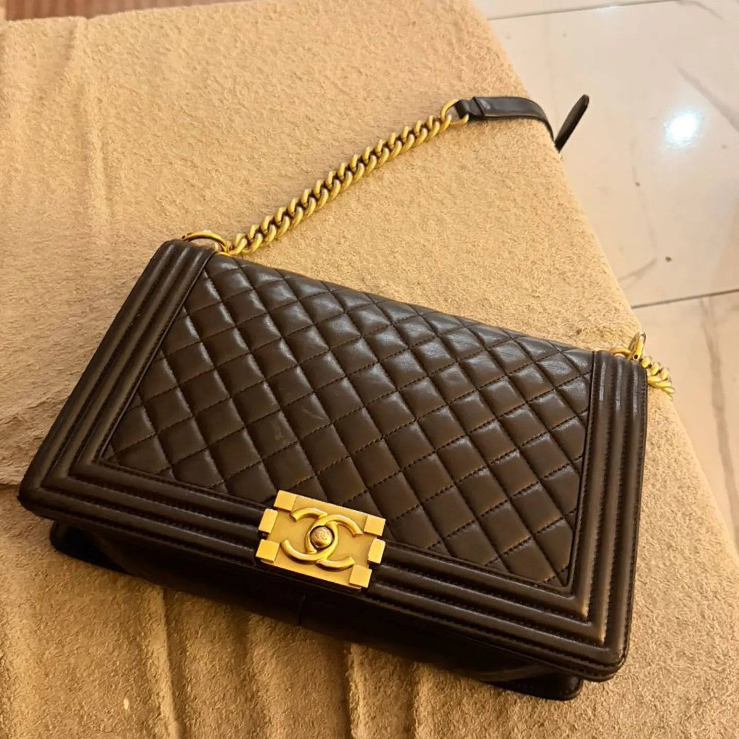 CHANEL BOY MEDIUM 6