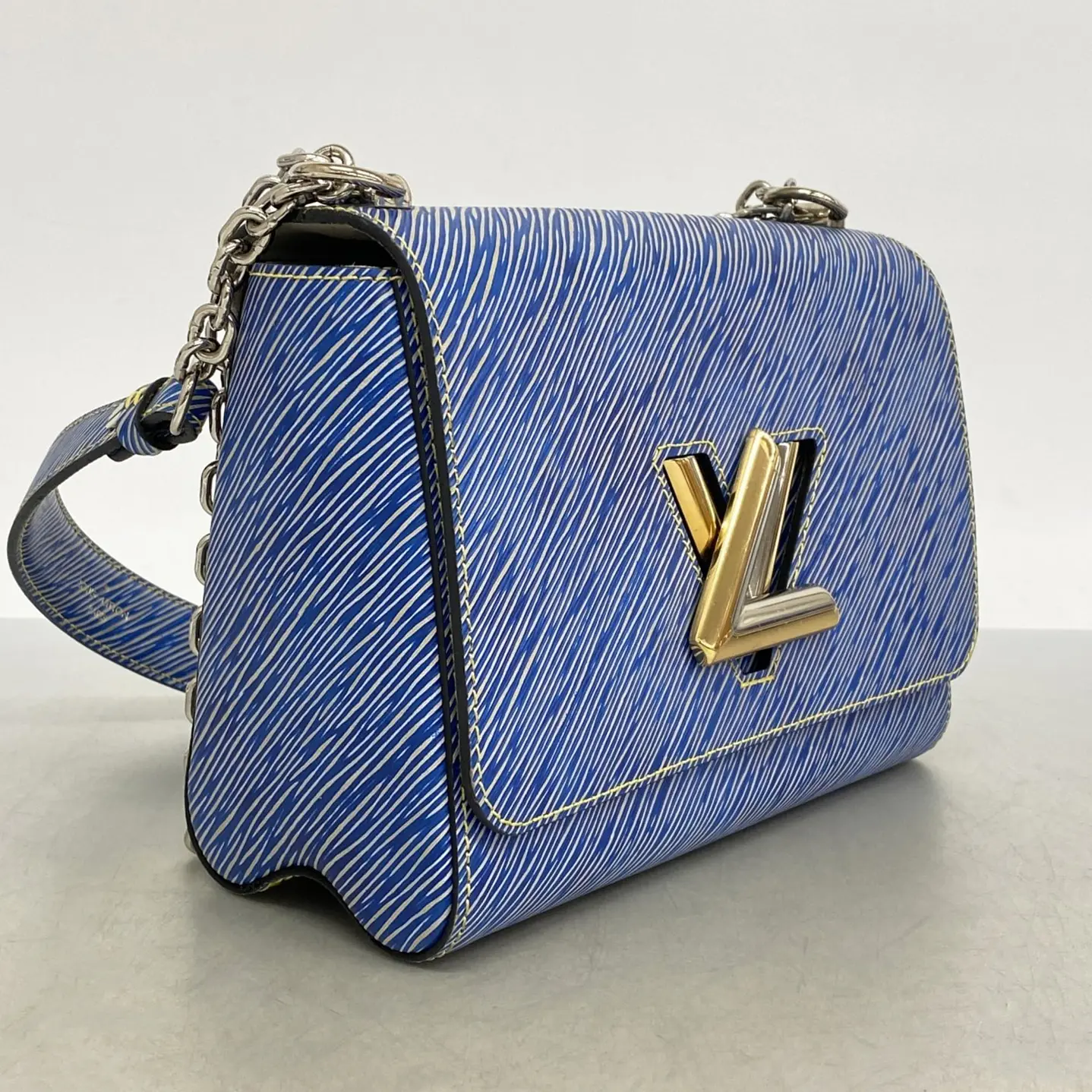 LOUIS VUITTON TWIST MM 3