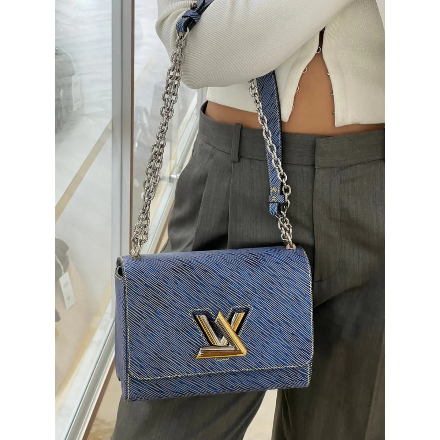 LOUIS VUITTON TWIST MM 4