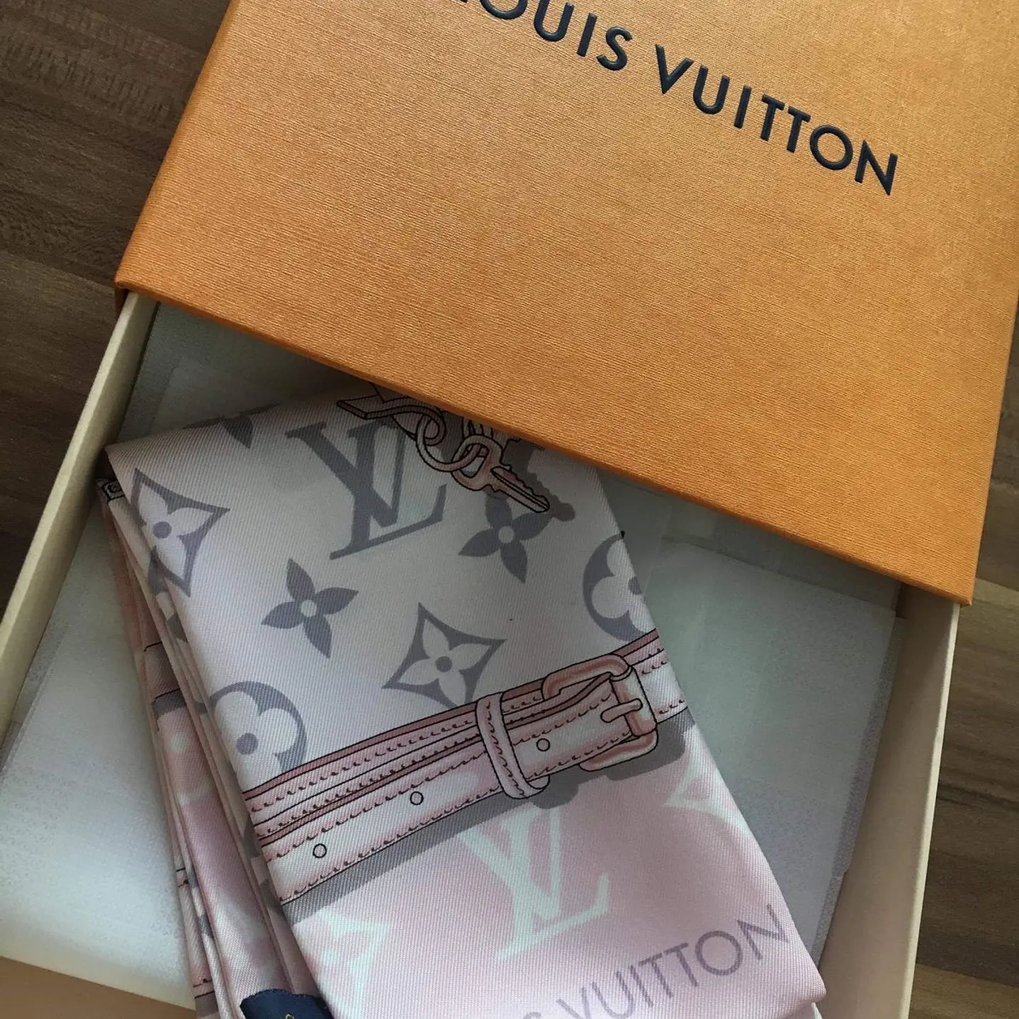 BANDANA LOUIS VUITTON 