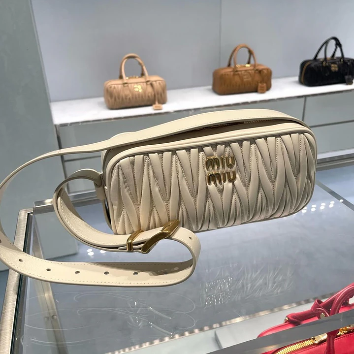 CARTERA MIU MIU  2