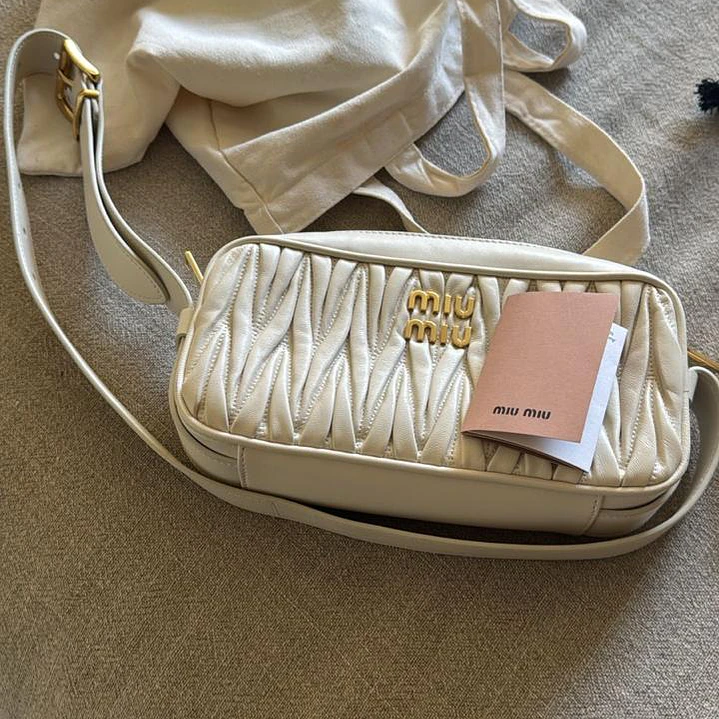 CARTERA MIU MIU  3