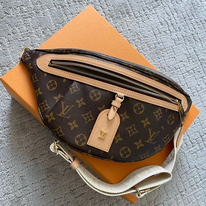 BUMBAG LOUIS VUITTON  1