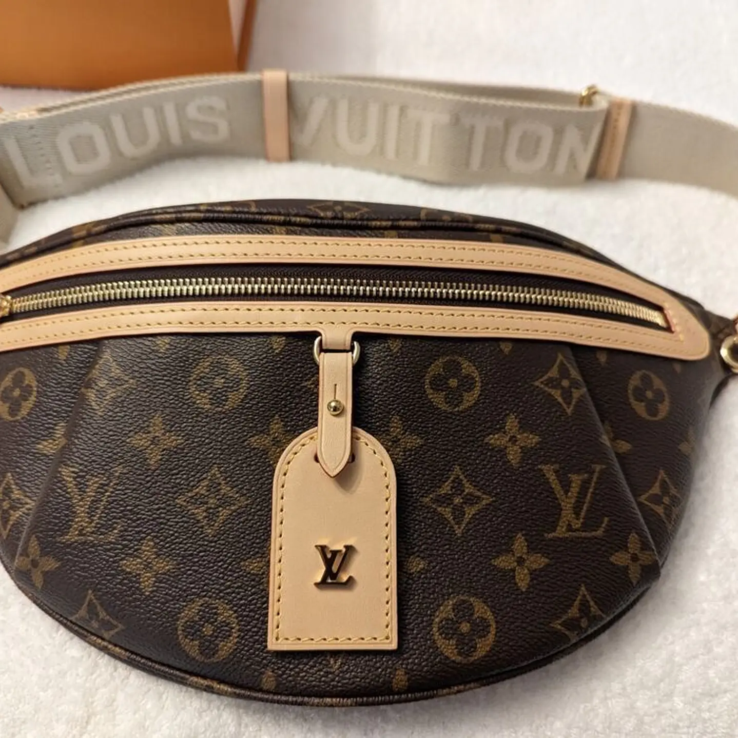 BUMBAG LOUIS VUITTON  4