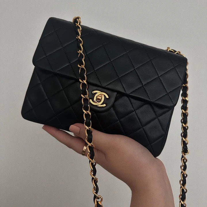 CHANEL  4