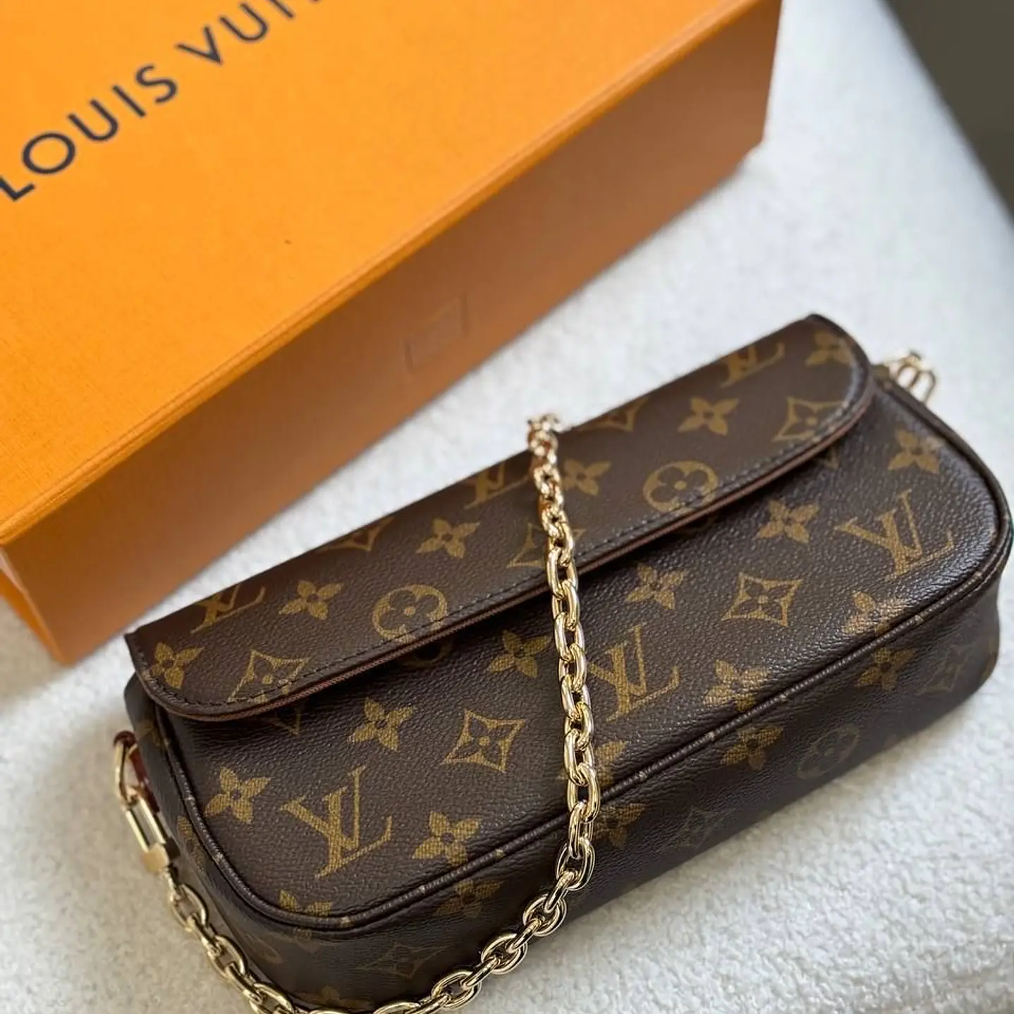 POCHETTE YVI  1