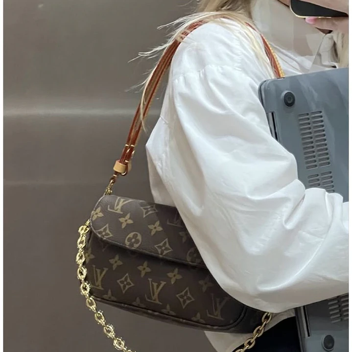 POCHETTE YVI  3