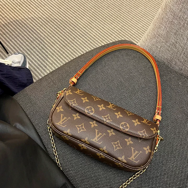 POCHETTE YVI  6