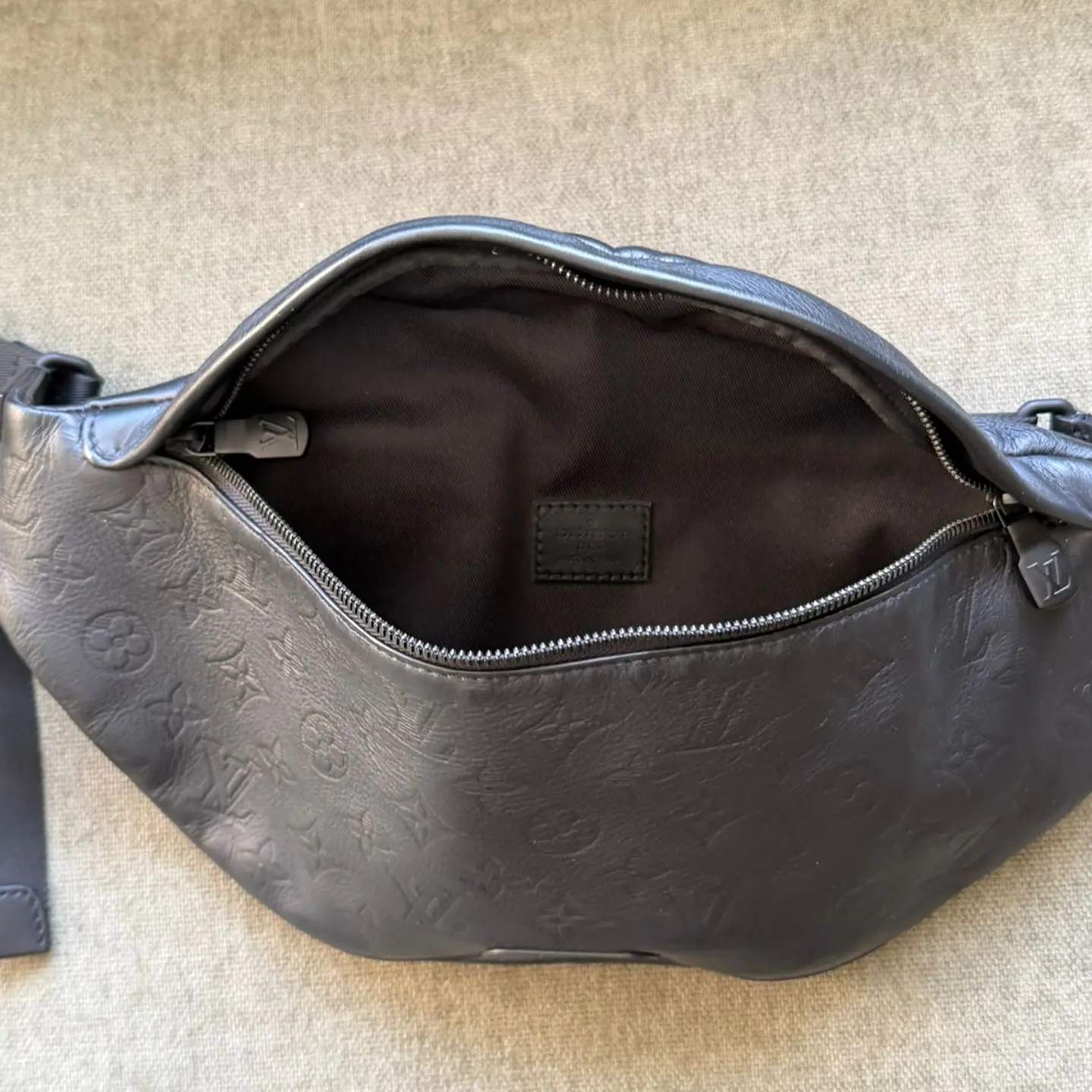 BUMBAG LOUIS VUITTON  4
