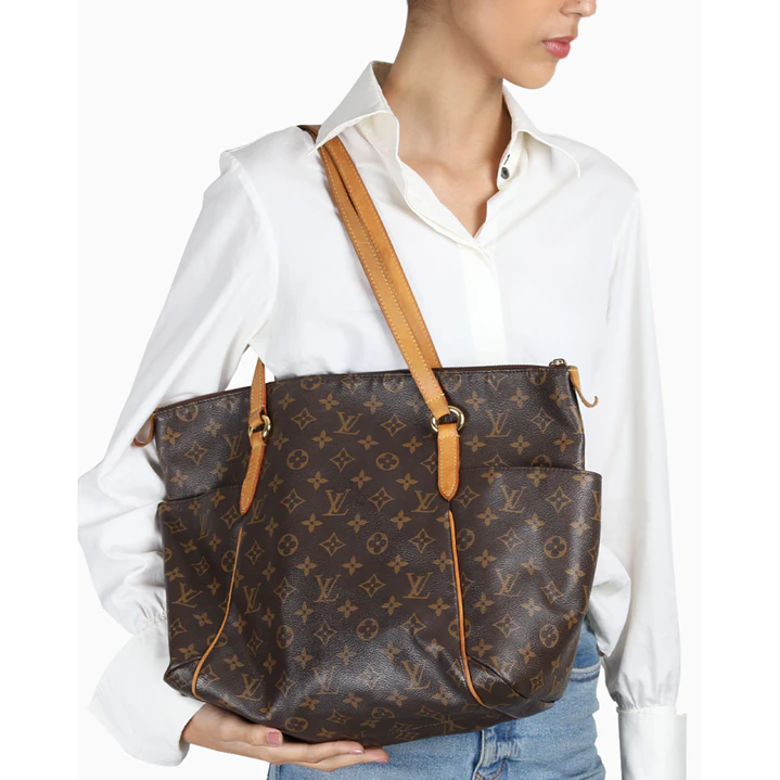 TOTALLY LOUIS VUITTON  2