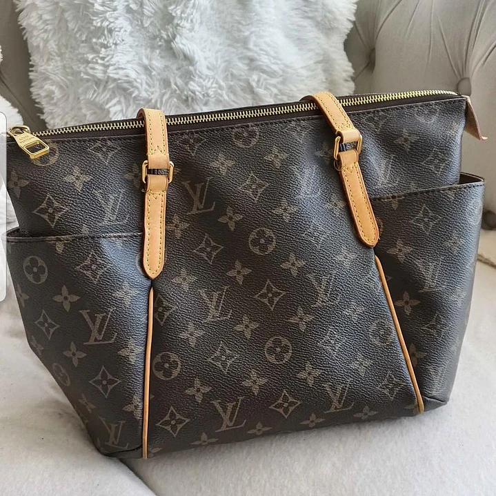 TOTALLY LOUIS VUITTON  4