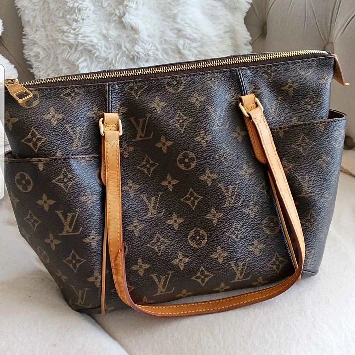 TOTALLY LOUIS VUITTON  6