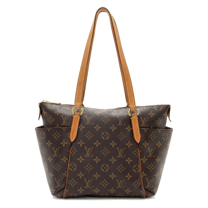 TOTALLY LOUIS VUITTON  1