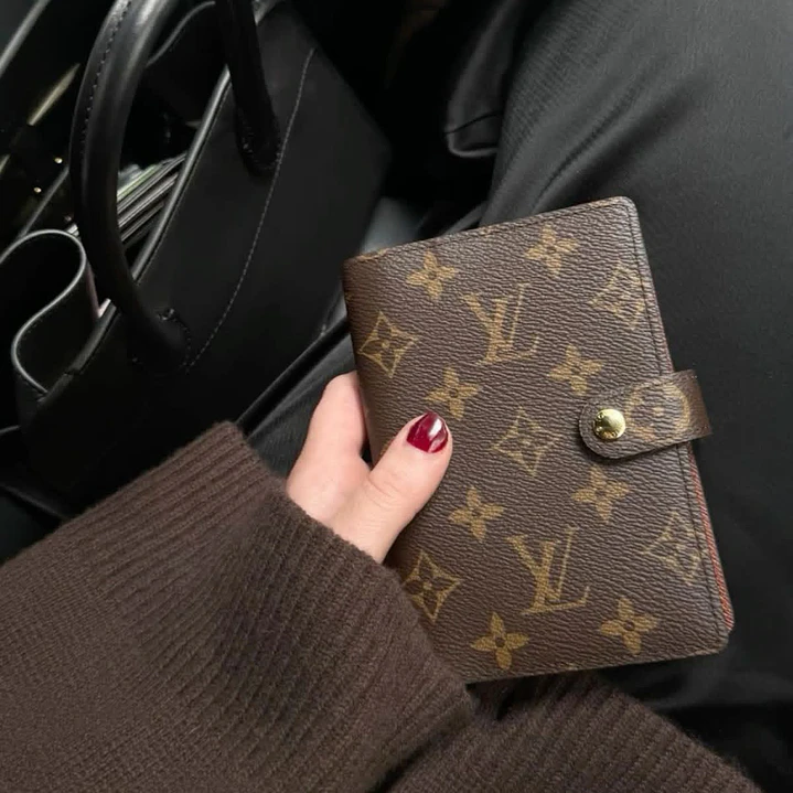 AGENDA LOUIS VUITTON  6