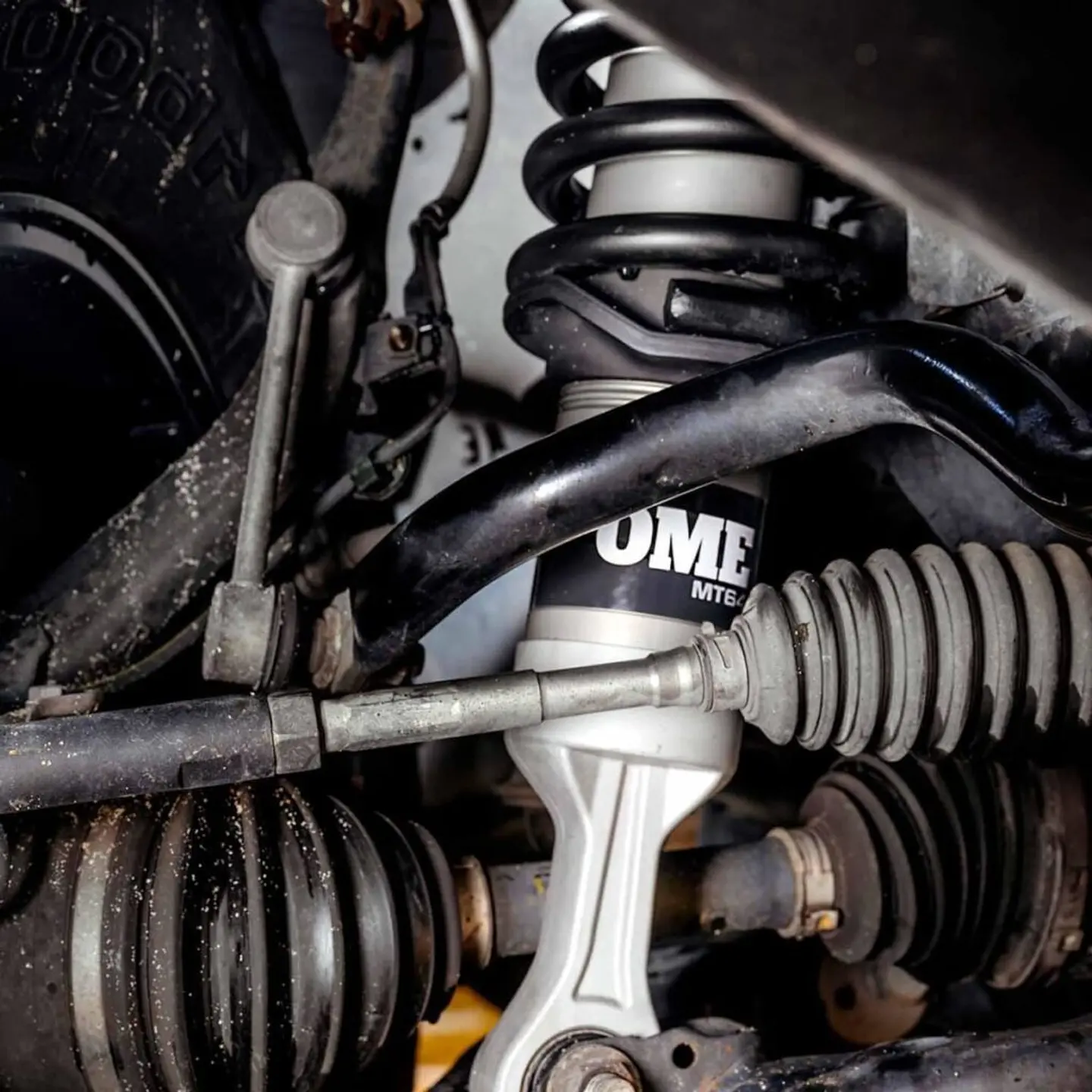 KIT OME MT64 TOYOTA HILUX REVO 2016+ 2