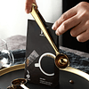 Cuchara medidora de café con pinza | Color dorado