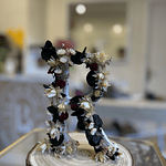 Iniciales con flores secas