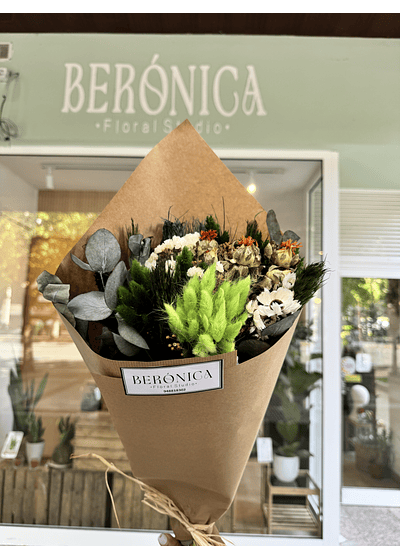 Ramos de flores secas.