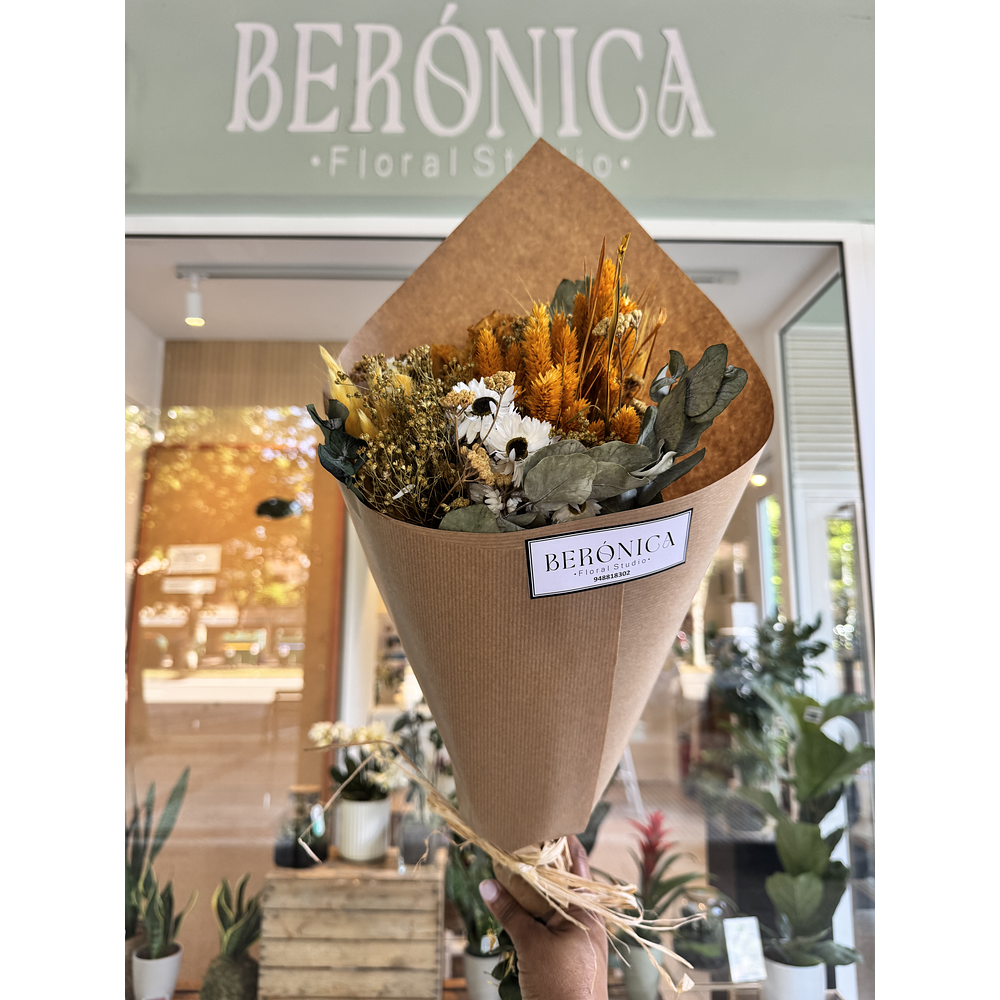 Ramos de flores secas.