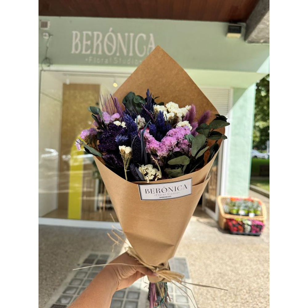 Ramos de flores secas.